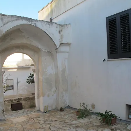 Facile - Via San Francesco Da Paola * Отранто